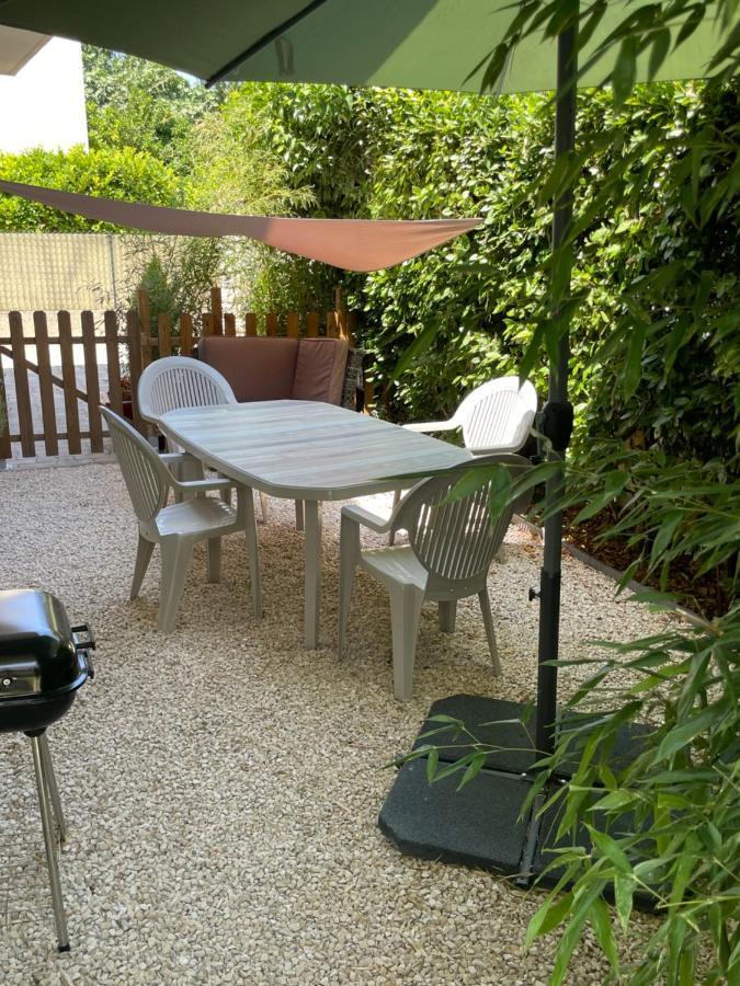 Madhi - Piscine Privee Appartement LʼIsle-sur-la-Sorgue