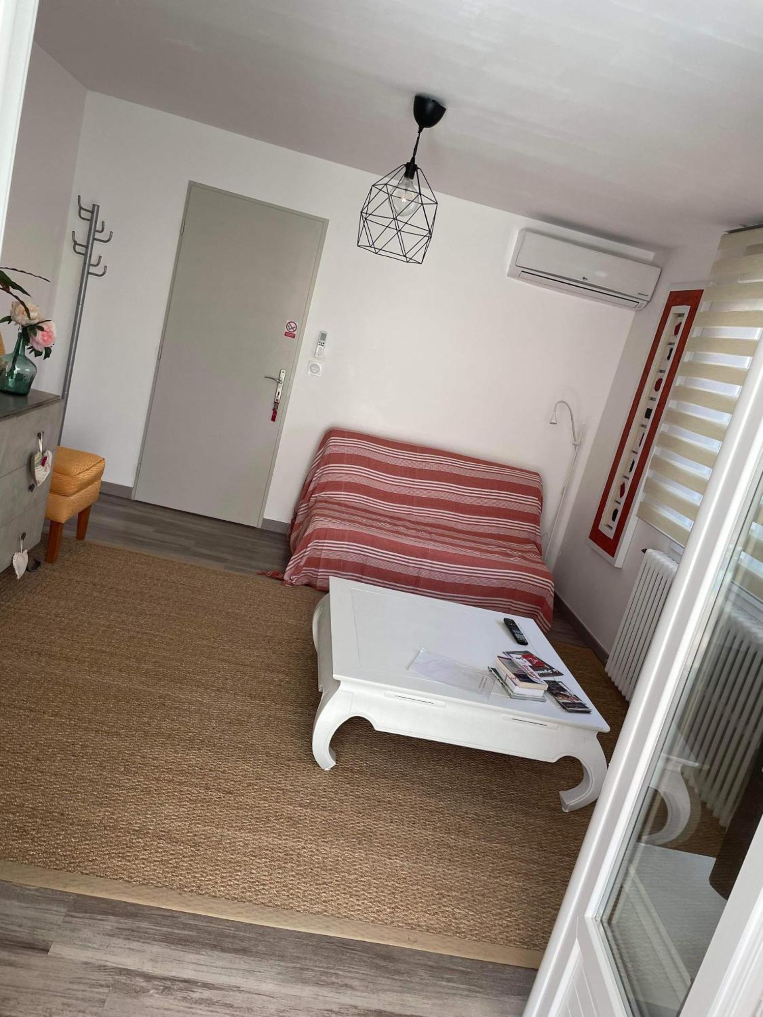 Madhi - Piscine Privee Appartement LʼIsle-sur-la-Sorgue
